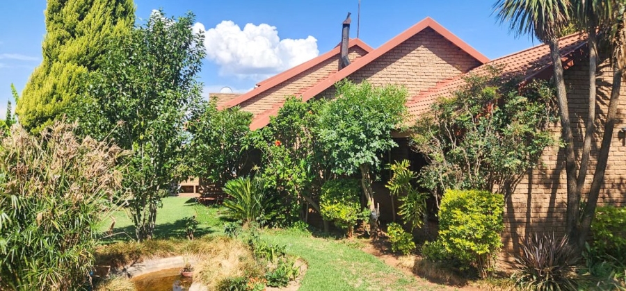 4 Bedroom Property for Sale in Hartbeesfontein North West